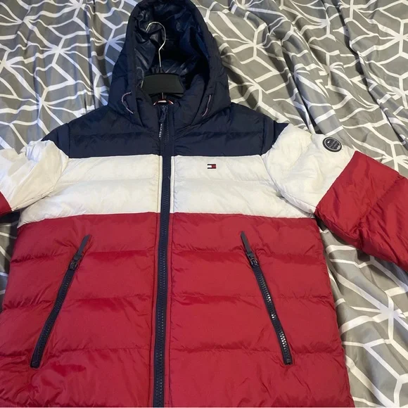TOMMY HILFIGER PUFFER JACKET (USED less than 5 times)